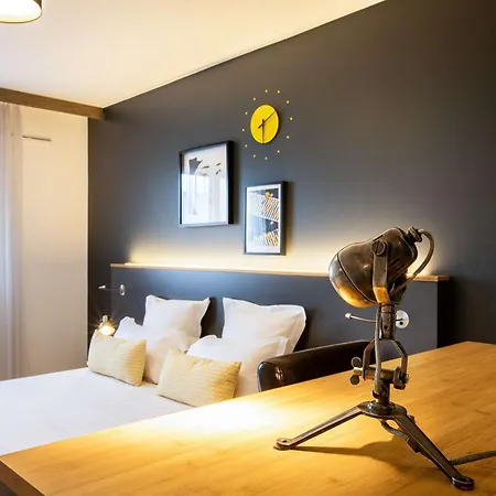 Western Suitcase Paris La Défense Hotel 4*
