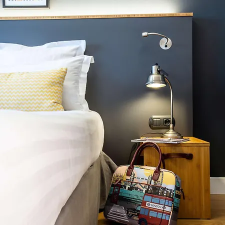 Western Suitcase Paris La Defense 4*