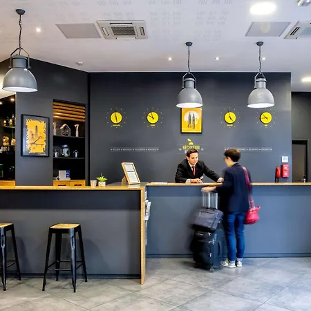 Western Suitcase Paris La Defense 4*