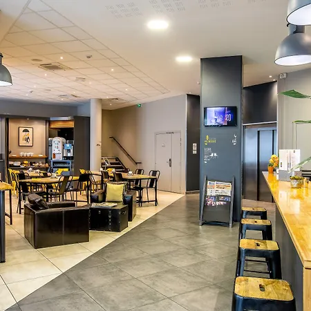Western Suitcase Paris La Defense 4*