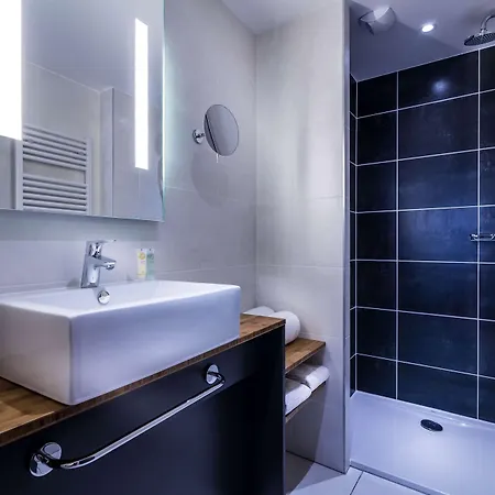 Hotel Western Suitcase Paris La Défense Bois-Colombes
