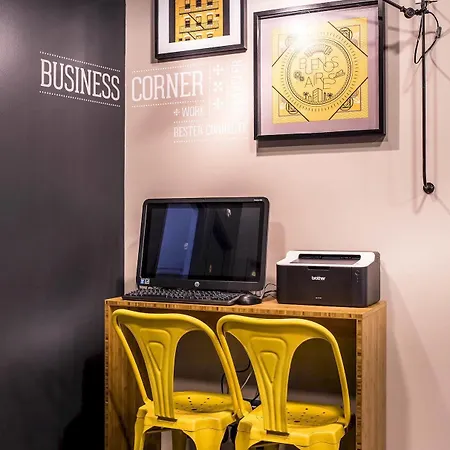 Western Suitcase Paris La Defense 4*