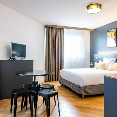 Western Suitcase Paris La Défense Hotel Bois-Colombes