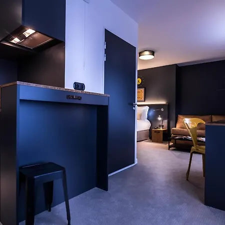 Hotel Western Suitcase Paris La Défense 4*